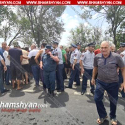 Ոռոգման ջրի հարցով ի նշան բողոքի՝ Արմավիրում փակել են ճանապարհը